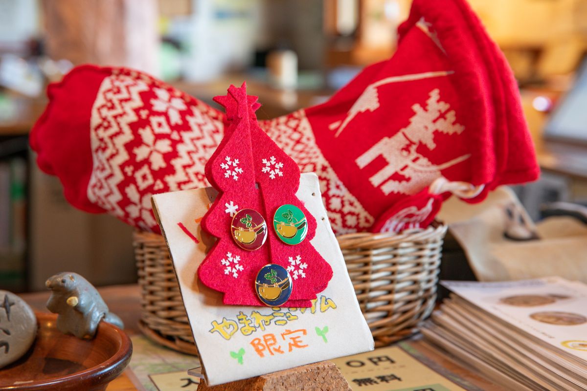 ヤマネのピンバッジ