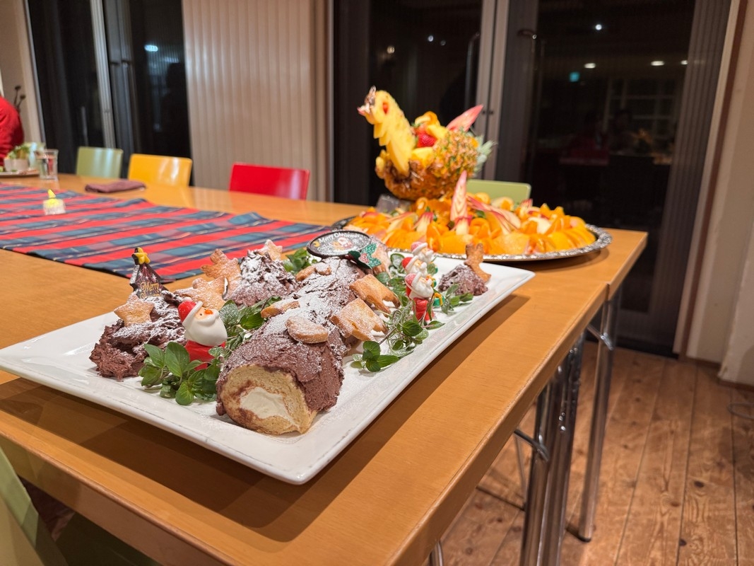 家族でクリスマスを楽しむ